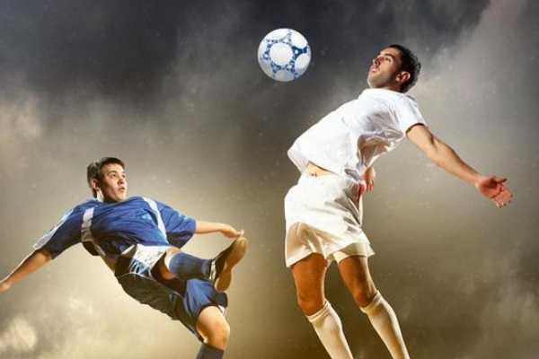 為什么足球球員的薪資都很高？